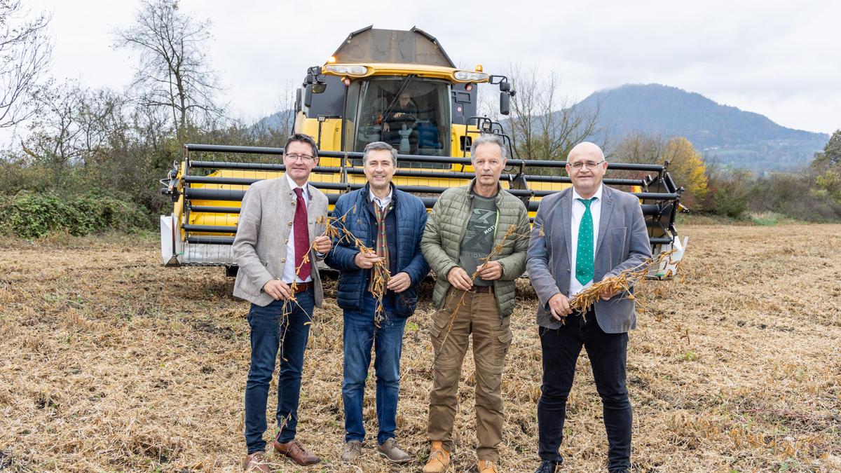 Siegfried Huber, Johann Kreschischnig, Landwirt Hans Brunner und Erich Roscher (von links)