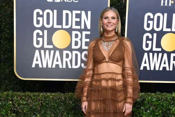 Schauspielerin Gwyneth Paltrow ("The Politician") trägt ein sehr transparentes Schafwolle-Kleid von Fendi