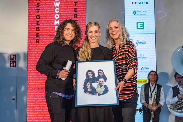In der Kategorie "Gastgeber" strahlten Claudia und Julia Günzberg als Siegerinnen. Im Bild mit Karin Sampt von S&K-Catering, dem Sponsor der Kategorie.