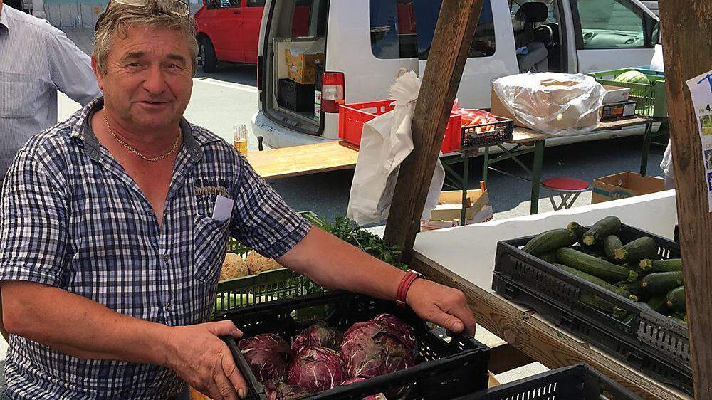 Anton Dabernig bietet regionales Obst und Gemüse an und ist für den Feldkirchner Wochenmarkt verantwortlich 