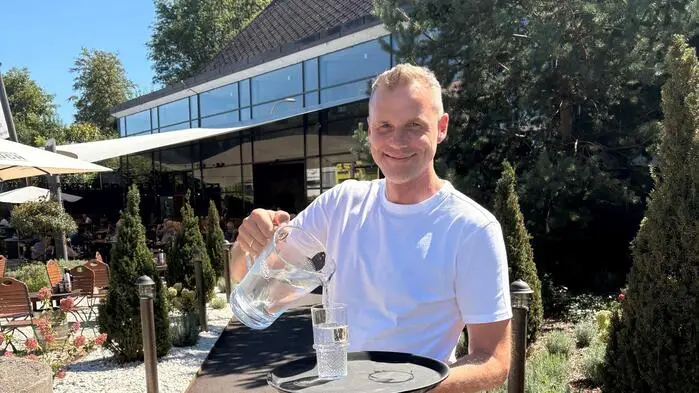 Franz Huditz bietet in seinen Betrieben Trinkwasser gratis an. Das sollte man aber jedem Unternehmer selbst überlassen, sagt er