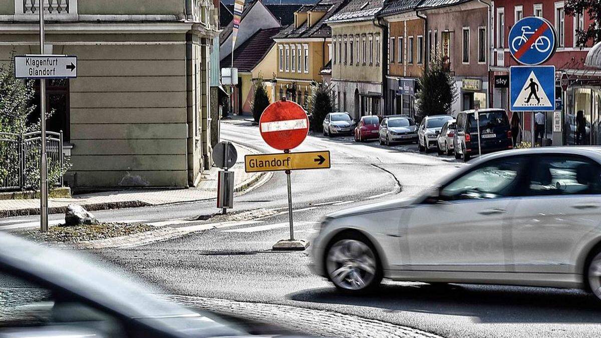 Saniert wird der 930 Meter lange Abschnitt der Klagenfurter Straße zwischen dem Kreisverkehr und dem Ortsende von St. Veit 