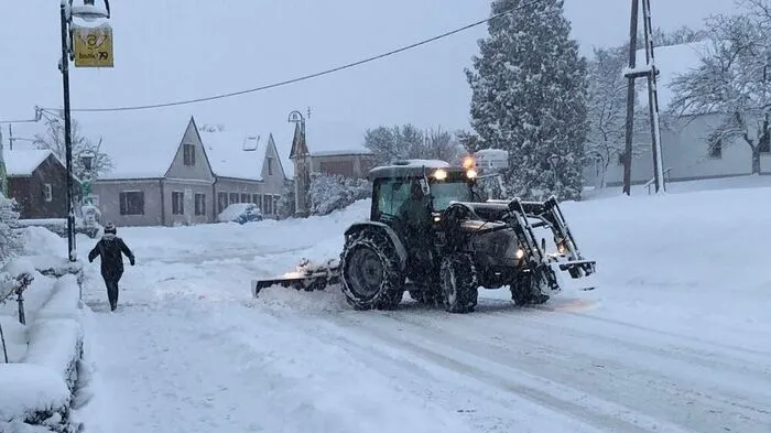 Schnee geschaufelt wurde in St. Madalena am Lemberg