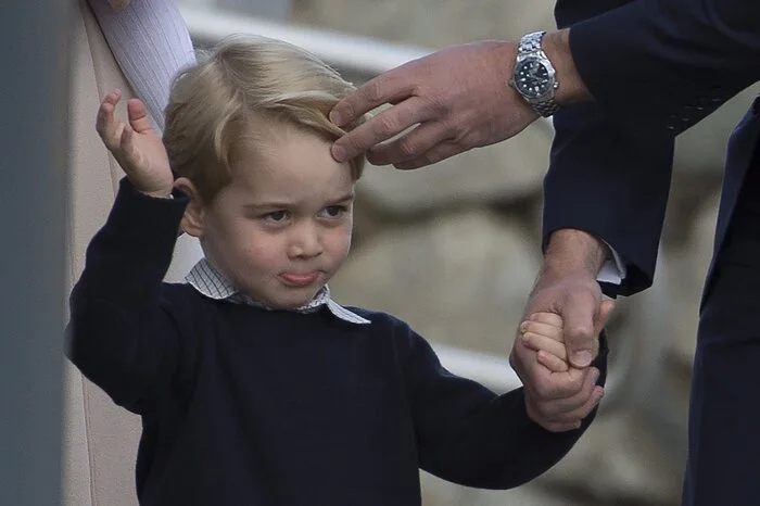Während Papa Prinz William und Mama Herzogin Kate ein dichtes Besuchsprogramm absolvierten, war der Auftritt der Kinder auf die Ankunft, eine Kinderparty und den Abflug beschränkt.