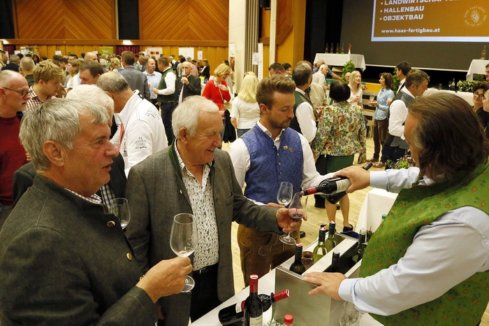 Weinhof Kowald (Schaumwein), Weinhof Peinsipp (Welschriesling), Weinbau Maier-Paar (Weißburgunder), Weinhof Sammer (Morillon), Weinhof Buschenschank Hartinger (Sauvignon blanc), Weinhof der Vielfalt Windisch-Röhrer (Muskateller), Weinhof Brunner (Gereifter Burgunder), Weinhof Leitner (Zweigelt) und Weingut Bliemel (Rotwein Vielfalt)