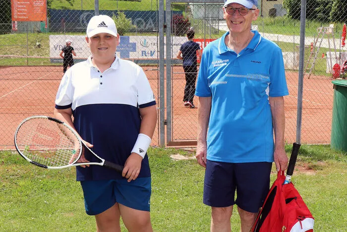 Der Jüngste und der Älteste Turnierneilnehmer, am Foto von Links: Daniel Rachensberger (13 Jahre) und Manfred Klug (73 Jahre).
