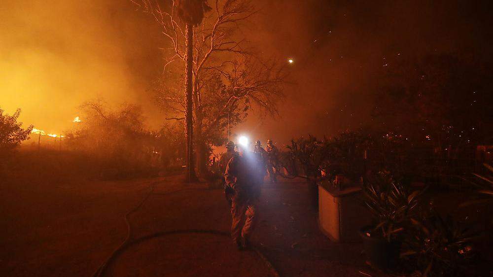 Die Einsatzkräfte kämpfen seit Tagen gegen die verheerenden Buschfeuer