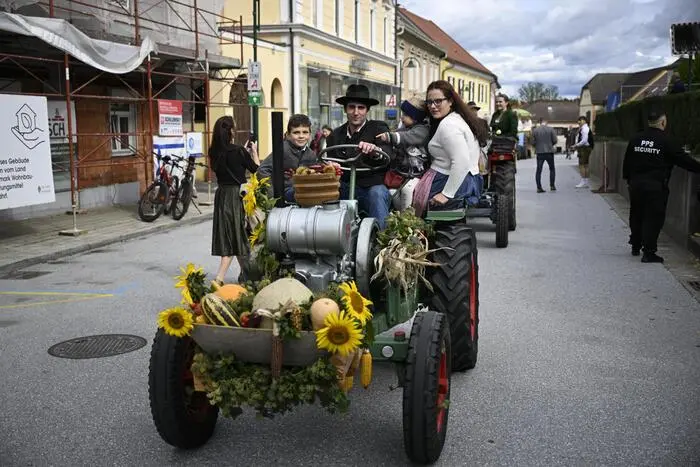 Tausender Besucherinnen und Besucher waren beim Umzug vor Ort