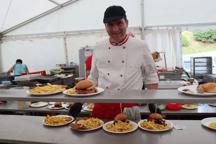 Für den kleinen oder großen Hunger bekamen die Besucher an jedem Eck etwas geboten.