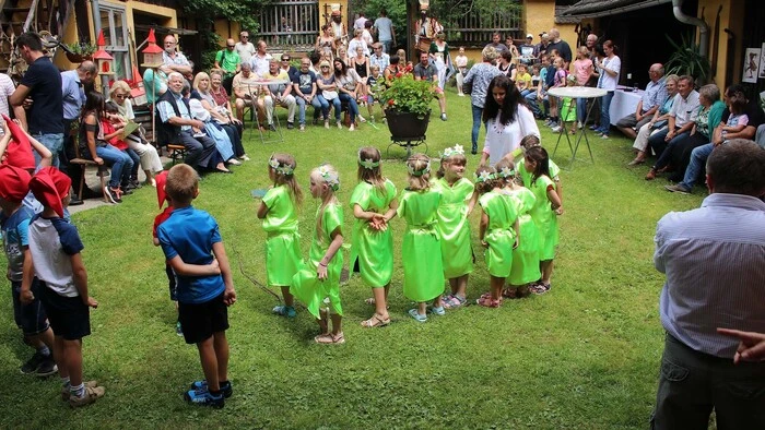 Am Wochenende fand ein zweisprachiges Sagenfest im Innenhof der Familie Böhm-Besim statt.