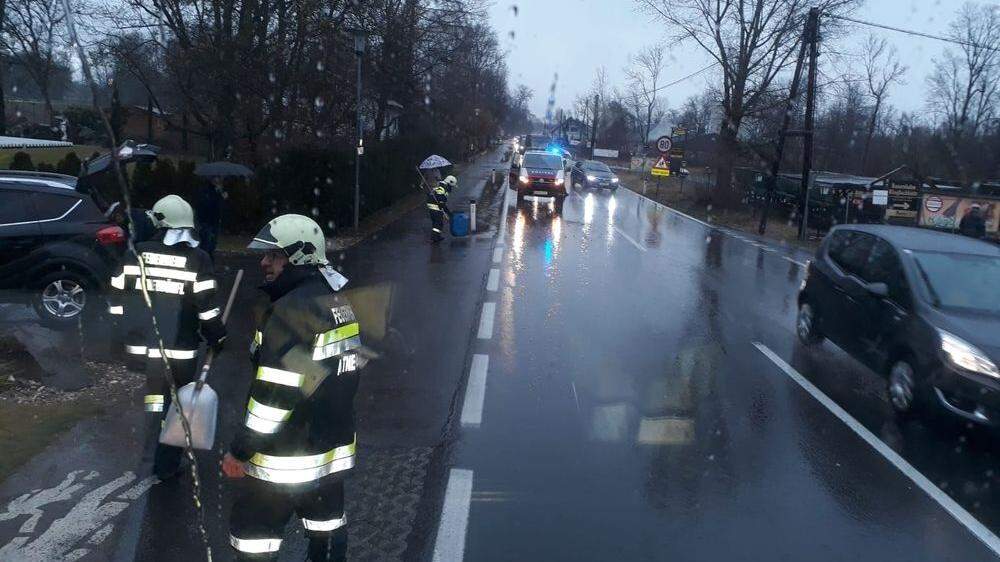Die Feuerwehr Altneudörfl rückte mit sechs Einsatzkräften aus