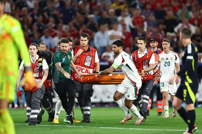 Dominik Szoboszlai of Hungary helps medical staff rush to injured Barnabas Varga of Hungary with a stretcher Scotland v Hungary, UEFA European Championship, EM, Europameisterschaft 2024, Group A, Football, Stuttgart Arena, Stuttgart, Germany, 23 Jun 2024 EDITORIAL USE ONLY No use with unauthorised audio, video, data, fixture lists, club/league logos or live services. Online in-match use limited to 120 images, no video emulation. No use in betting, games or single club/league/player publications. PUBLICATIONxINxGERxSUIxAUTxHUNxGRExMLTxCYPxROUxBULxUAExKSAxONLY Copyright: xMichaelxZemanek/Shutterstockx 14548075bb