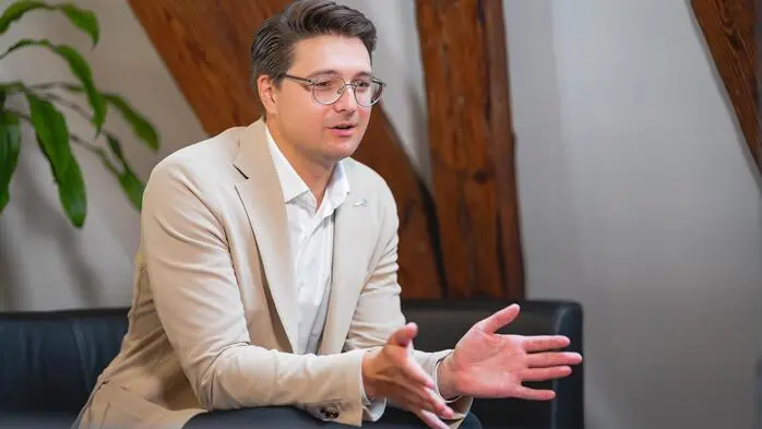 Niko Swatek (Neos) pocht auf ein „einheitliches Reisekosten-Controlling für die gesamte Landesregierung“