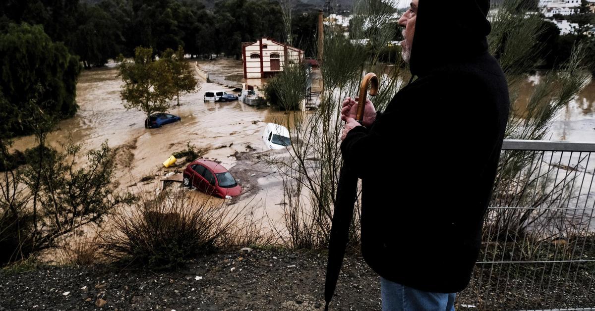 Violent storms accompanied by heavy rain occur in Spain