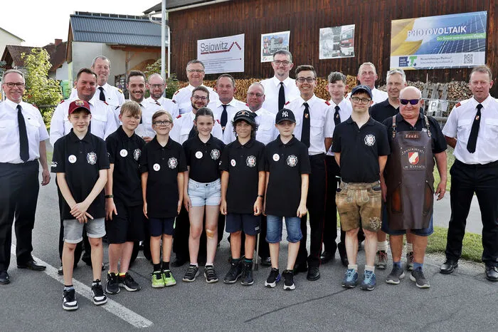 Als Feuerwehrmänner angelobt wurden die ehemaligen Jungfeuerwehrmänner Oliver Gmundner und Felix Till, sowie Patrick Eisner und Markus Oberländer. Zudem wurden zahlreiche Ehrungen für verdiente Leistungen vergeben und sieben Jungflorianis willkommen geheißen.