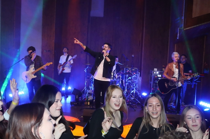 MeetU sorgte im kleinen Saal für beste Stimmung mit Livemusik.