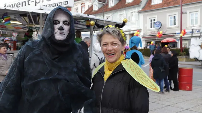 Sehr viele Zuschauer hatte der diesjährige Faschingsumzug in Weiz: Fantasievolle Masken und tolle Vorstellungen auf der Bühne unterhielten die vielen vielen Gäste des Umzugs.