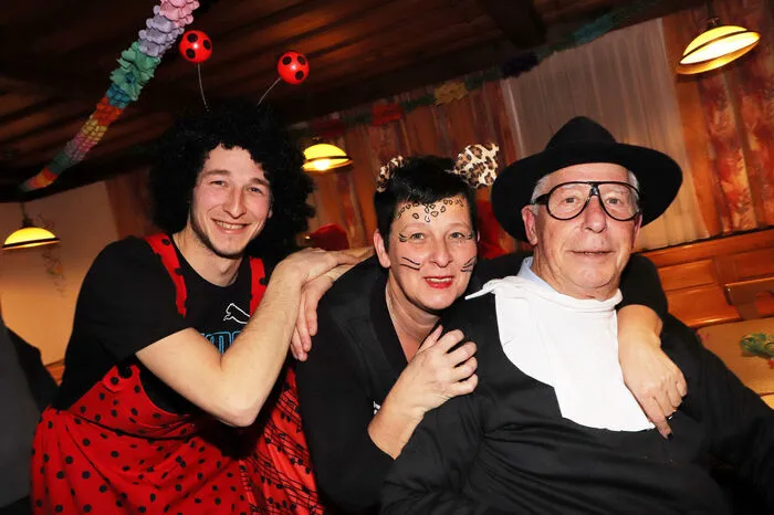 Die Senior Steinerwirtin Monika Stark (Bild Mitte) mit "Kaplan" Bgm. Karl Petritz und Sohn Josef Stark.