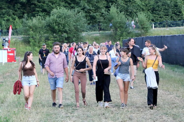 Wo im späten Mittelalter Tiere gehalten wurden, strömten am Freitag Scharen von Musikfans.