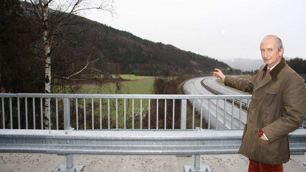 Karl Liechtenstein vor dem Grundstück der möglichen Photovoltaikanlage an der A9 zwischen Deutschfeistritz und Übelbach bei Graz