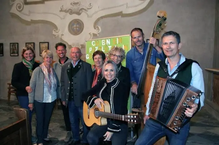 Weitere Programmpunkte waren ein Kirchenkonzert der Glasfabriks- und Stadtkapelle Köflach, eine Maiandacht im Pfarrheim, gestaltet von Seelsorgeraumleiter Martin Trummler mit dem Gradener G’sang, sowie eine Weinverkostung mit den Köflacher Weinrittern „Legat Patria Lipizzanae Styriae“ im Pfarrheim. 