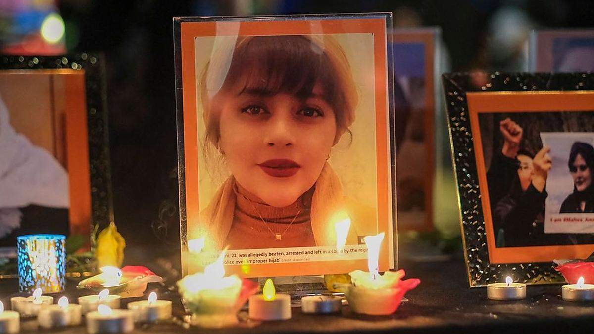 Trauer um die getötete Mahsa Amini