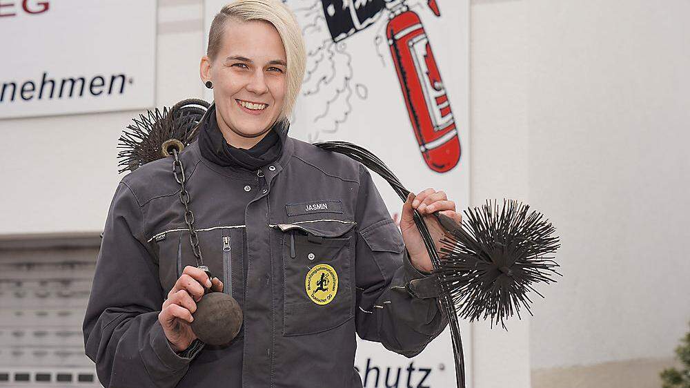 Jasmin Haßler aus Spittal/Drau ist Rauchfangkehrermeisterin. Sie und ihre Berufskollegen gelten als Glücksboten