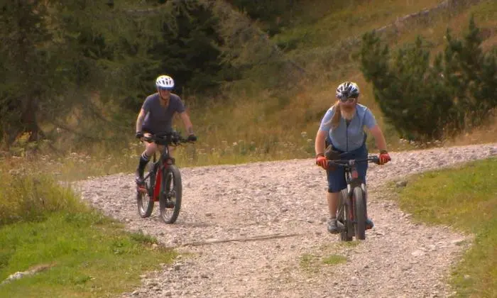 Nach dem romantischen Frühstück in der Gondel ging es mit dem Fahrrad den Berg hinunter