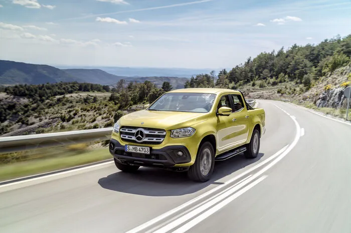 Mitte 2018 folgt ein V6-Diesel mit 258 PS, einem maximalen Drehmoment von 550 Newtonmetern und permanentem Allrad. Fürs Gelände haben beide 4Matic-Varianten eine Low-Range-Untersetzung, eine optionale Differenzialsperre an der Hinterachse und serienmäßig eine Bergabfahrhilfe.