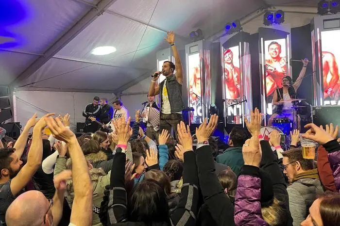 Bevor die „Mountain Crew“ für ordentlich Stimmung sorgte, heize zuvor „DJ Michael Schera“ dem Publikum ordentlich ein
