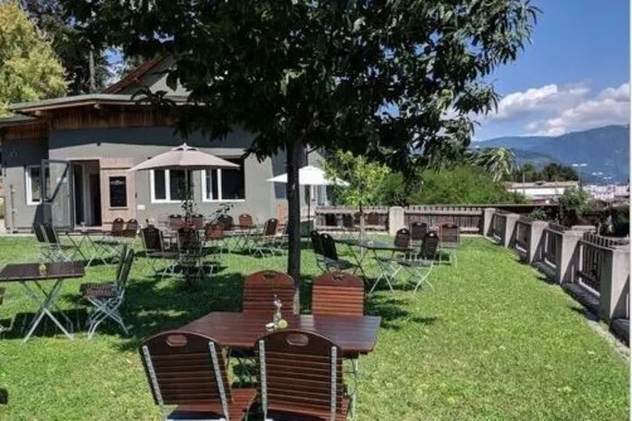 Heizhaus, Heizhausstraße 41, 9500 Villach Das Villacher Steakrestaurant in der Heizhausstraße 11 ist bereits seit 100 Jahrenin Familienbesitz und bietet neben Fleisch- und Steakspezialitäten vom Grill auch eine Wohlfühlatmosphäre im kleinen, aber feinen Gastgarten.
