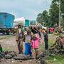 Manche Flüchtlinge hätten mehr als 20 Kilometer zu Fuß zurückgelegt, um Vororte von Goma, der Provinz-Hauptstadt von Nord-Kivu, zu erreichen, teilte Caitlin Brady vom NRC mit. In der Region gebe es bereits insgesamt 1,9 Millionen Vertriebene.