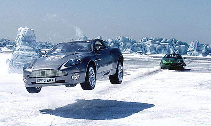 Eisig: Aston Martin Vanquish und Jaguar XKR in 
