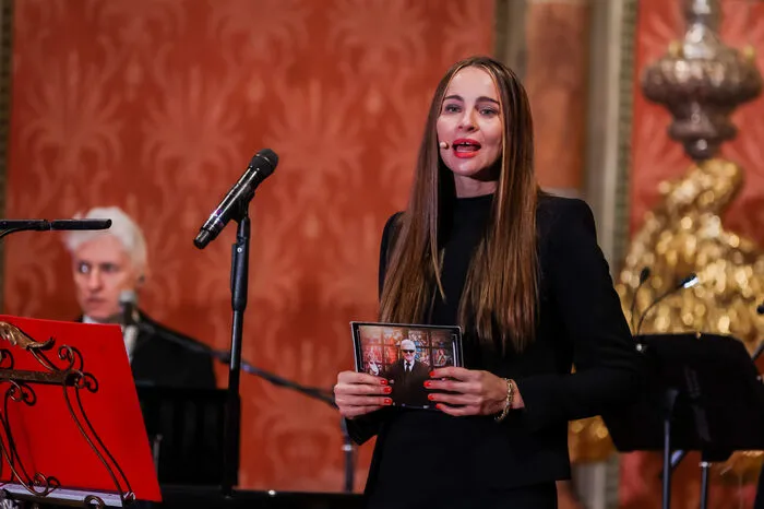 Schauspielerin Nicole Mieth führte durch den Konzertabend