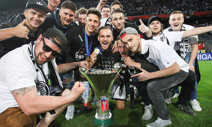 Lukas Spendlhofer jubelt über den ÖFB-Cup-Titel 2018