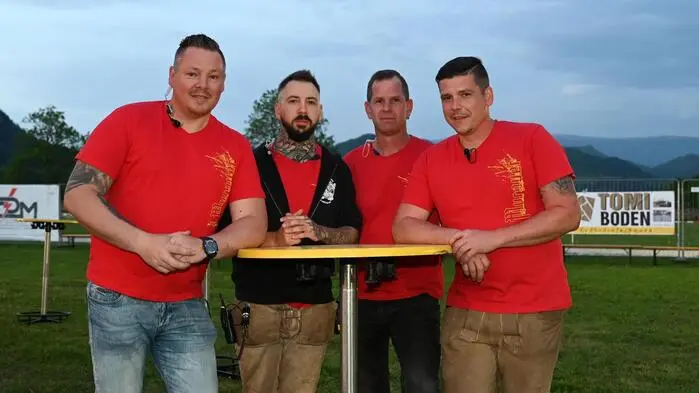 v.l. Obmann Stv. Markus Herko, Obmann Christoph Kernitzer, Aufbauprofi Thomas Habernig, Murauer Depotleiter Klagenfurt Christian Bierbaumer;