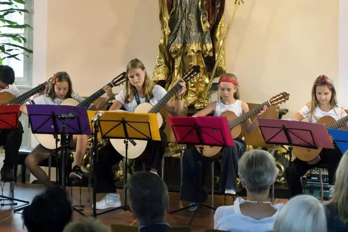 Musikalisch eröffneten junge Talente der Musikschule Knittelfeld unter der Leitung von Sabine Scherer den Abend.