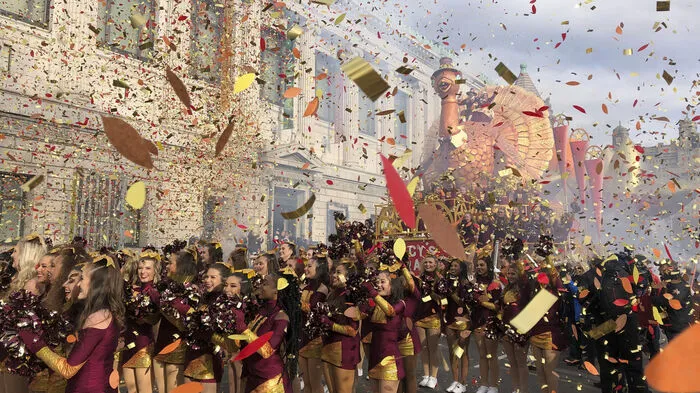 Und sie schweben doch: Trotz anfänglicher Sorge wegen starker Windböen haben in New York Zehntausende die traditionelle Thanksgiving-Parade mit ihren riesigen Heliumballons bejubelt.