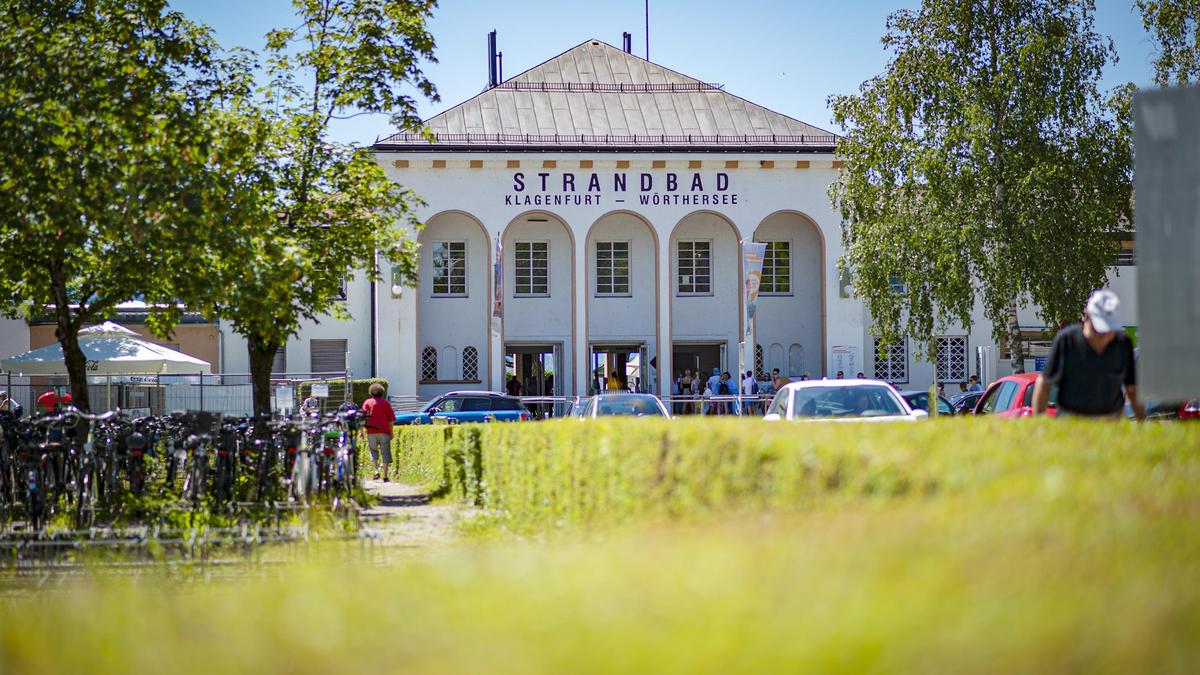 Auch der Strandbadparkplatz könnte kostenpflichtig werden. Die Wirtschaftskammer übt Kritik an den Maßnahmen