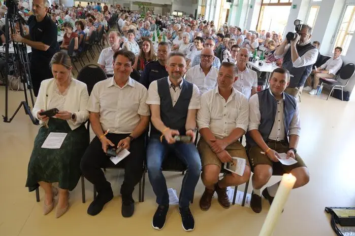 Zehn Bürgermeister der Region, zahlreiche Pfarrgemeinderäte und engagierte Vertreter des Seelsorgeraums nahmen teil