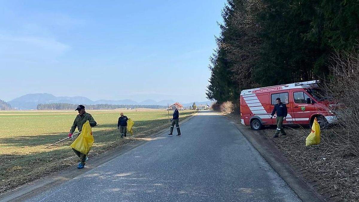 Die Florianijünger aus St. Michael ob Bleiburg trafen sich auch heuer wieder zur Flurreinigung