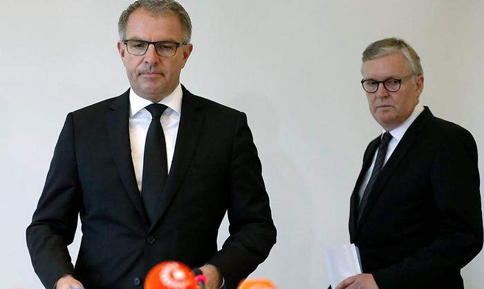 Lufthansa CEO Carsten Spohr, rechts, und Germanwings CEO Thomas Winkelmann 