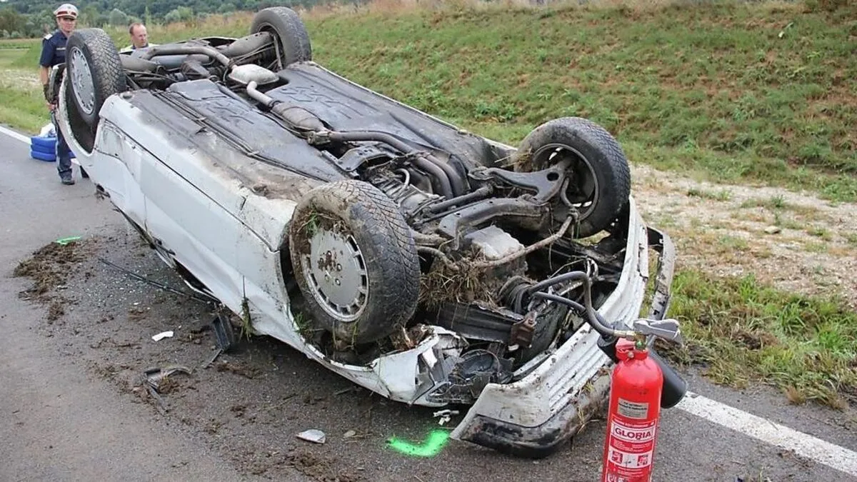 Das Auto erlitt einen Totalschaden