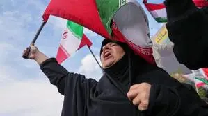 Regierungsanhänger skandieren in Teheran Parolen nach der Ankündigung eines zweiwöchigen Waffenstillstands mit den Vereinigten Staaten und Israel