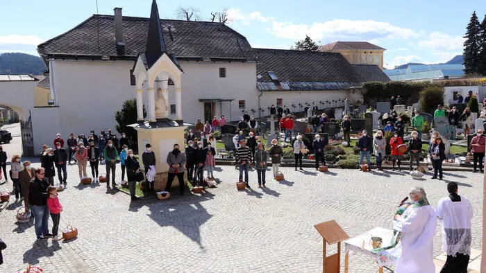 Wohl keine andere Tradition im Laufe des Kirchenjahres wird in Kärnten so intensiv gepflegt wie am Karsamstag die „Fleischweihe“, bzw. Speisesegenung.