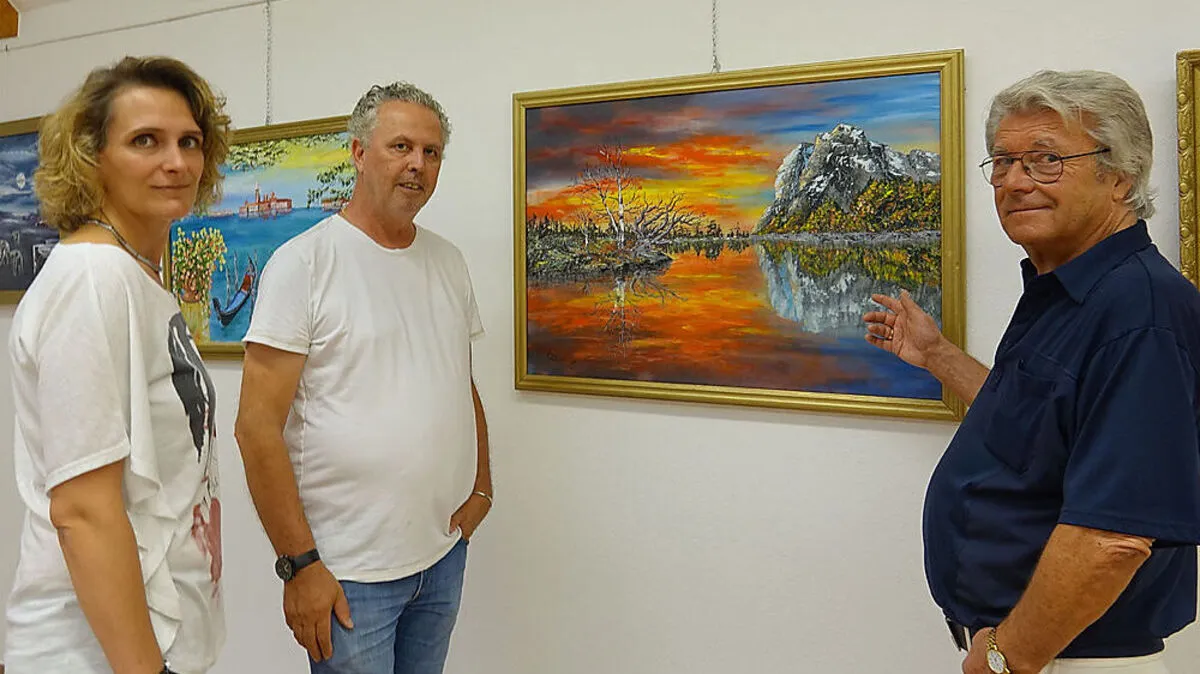 Künstler Ingomar Zloklikovits mit Sabine Loder (Kulturbüro) und Georg Köhler (Galerie Weberhaus)