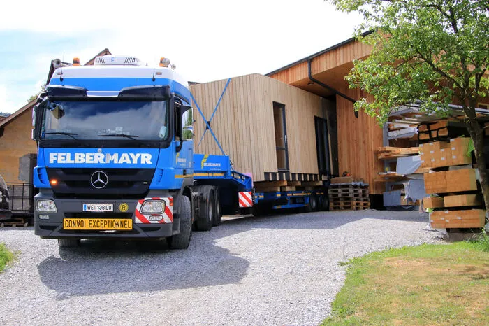 Der Container wird ausgeliefert.
