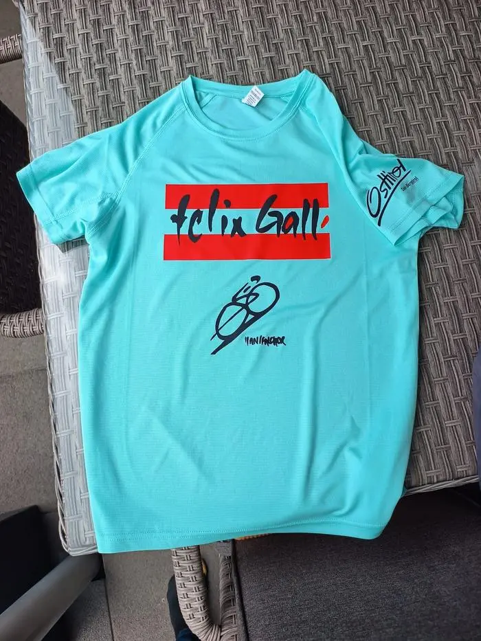 Der Fanclub von Felix Gall ließ 400 T-Shirts bedrucken