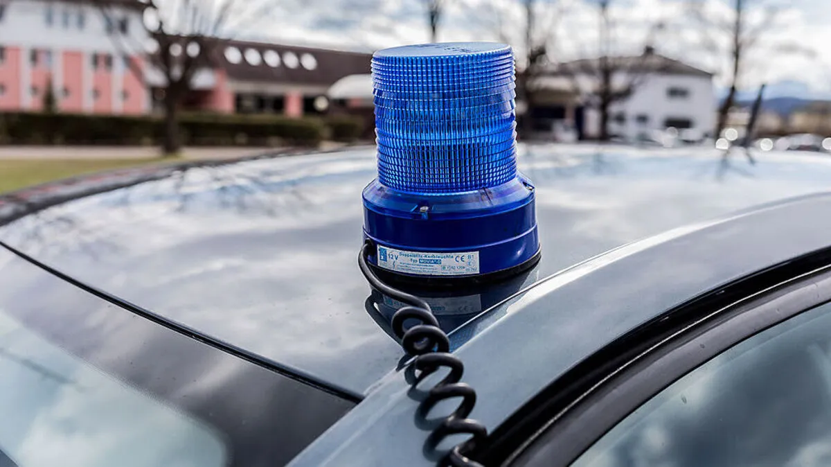 Symbolfoto: Fahrzeug von Ermittlern