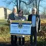 Der Lionsclub Bad Radkersburg - Mureck unterstützt das Zeit-Hilfs-Netz Bad Radkersburg. Im Bild: Gerhard Pracher, Anna Mir, Kurt Maitz